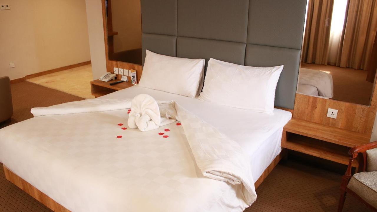 Beverly Hotel Batam Nagoya Eksteriør billede