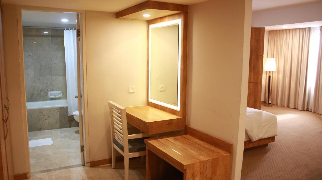 Beverly Hotel Batam Nagoya Eksteriør billede