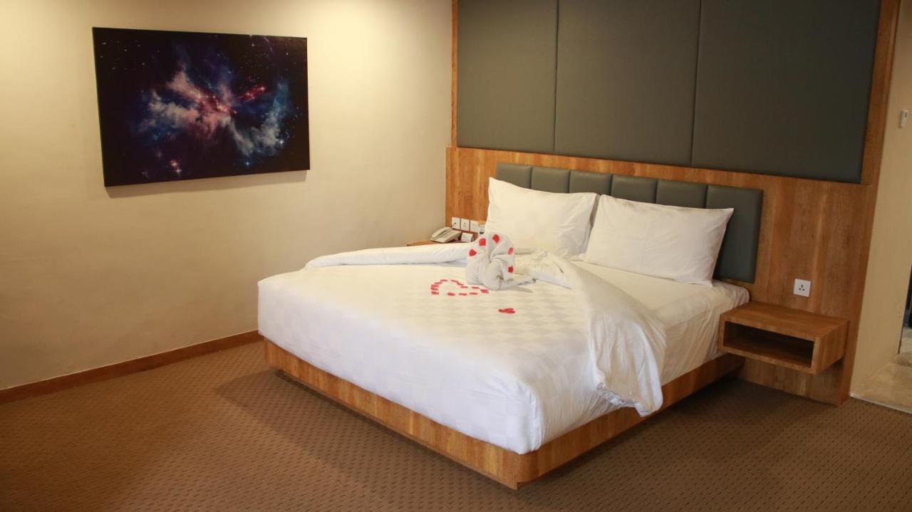 Beverly Hotel Batam Nagoya Eksteriør billede