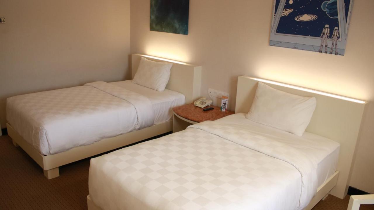 Beverly Hotel Batam Nagoya Eksteriør billede
