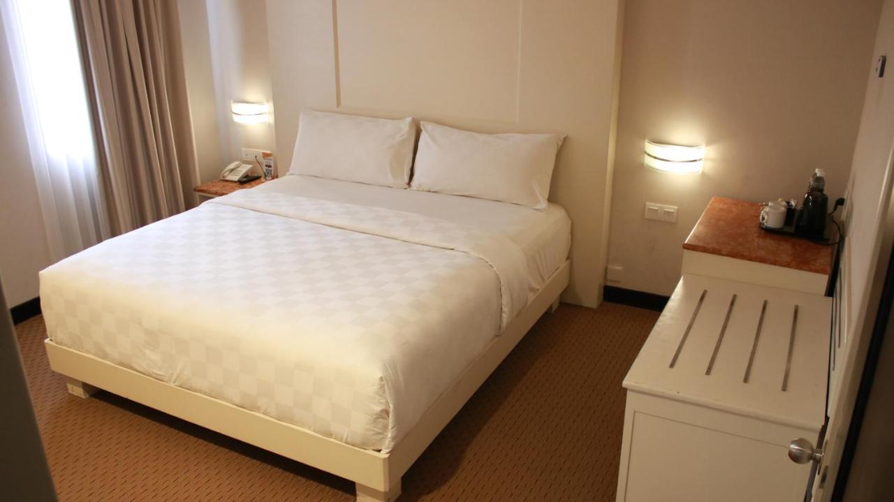 Beverly Hotel Batam Nagoya Eksteriør billede