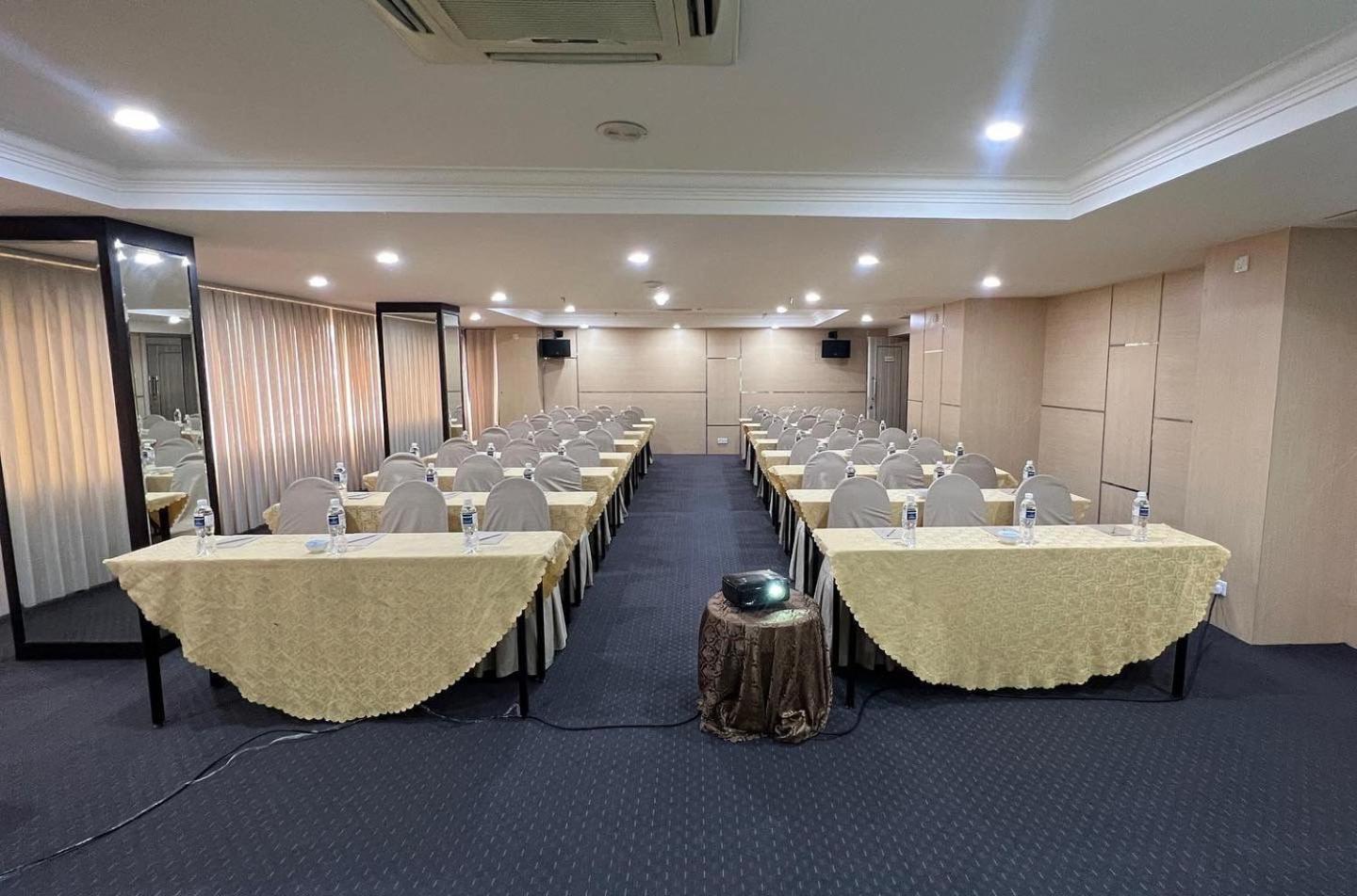 Beverly Hotel Batam Nagoya Eksteriør billede