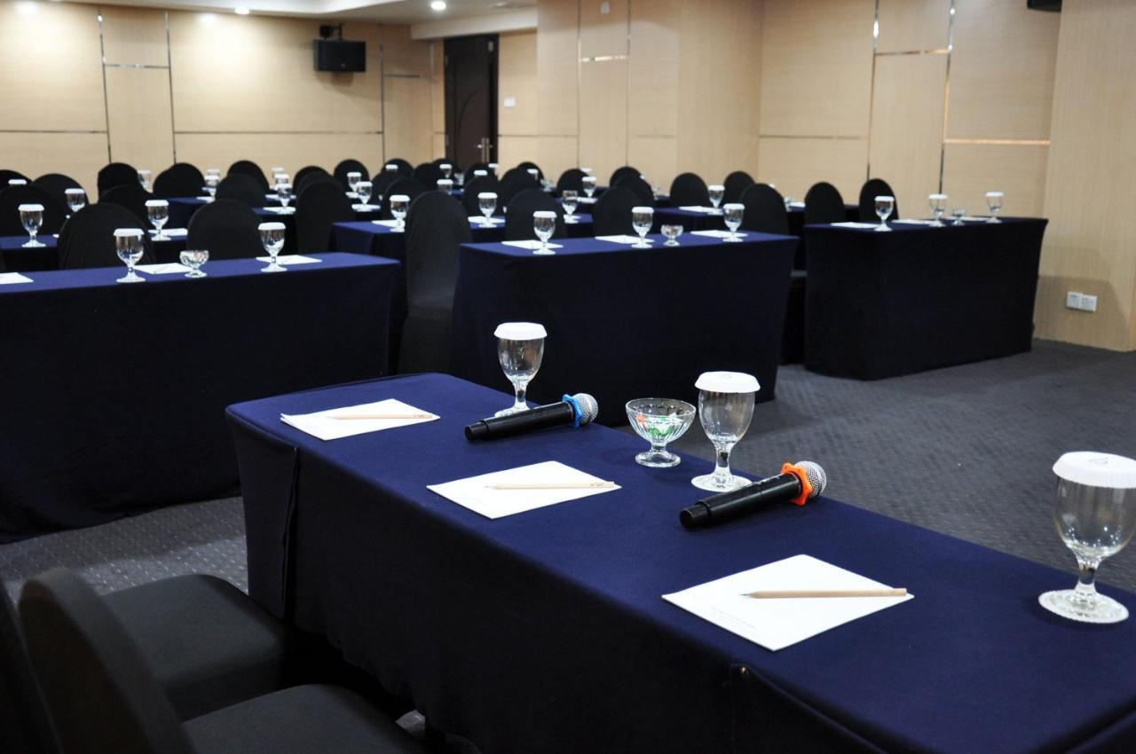 Beverly Hotel Batam Nagoya Eksteriør billede