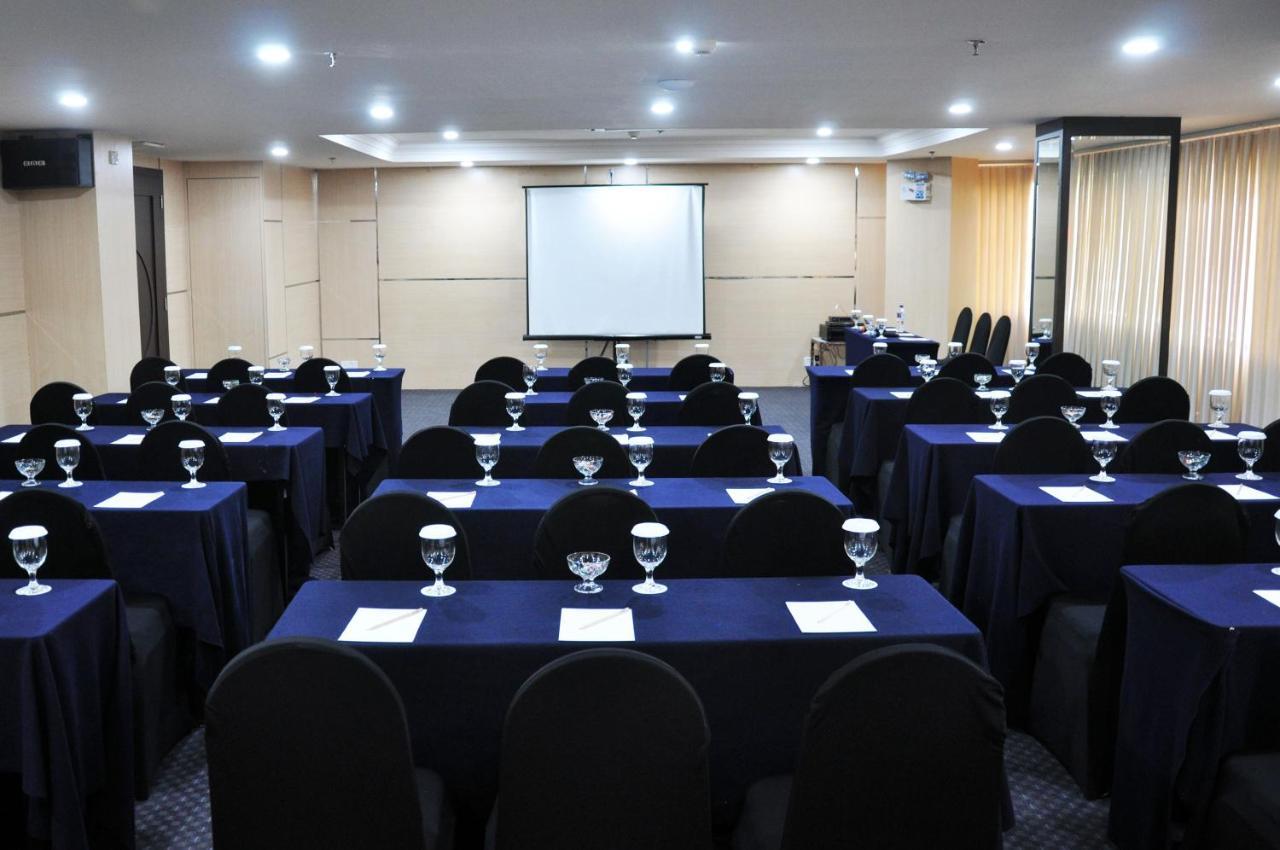 Beverly Hotel Batam Nagoya Eksteriør billede